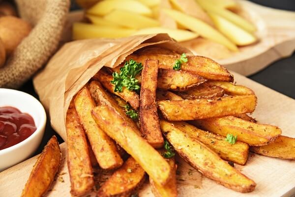 The browning reaction of homemade french fries crispy